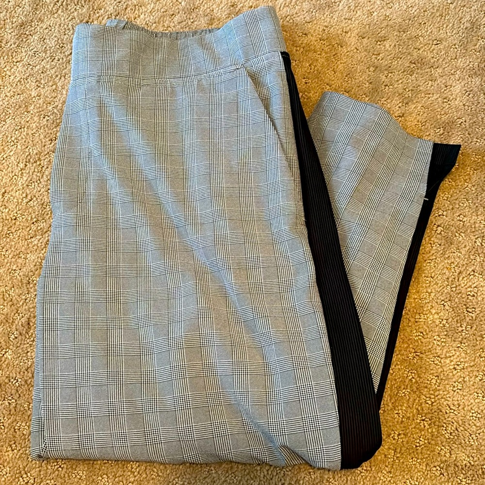 EUC Athleta black and white plaid joggers